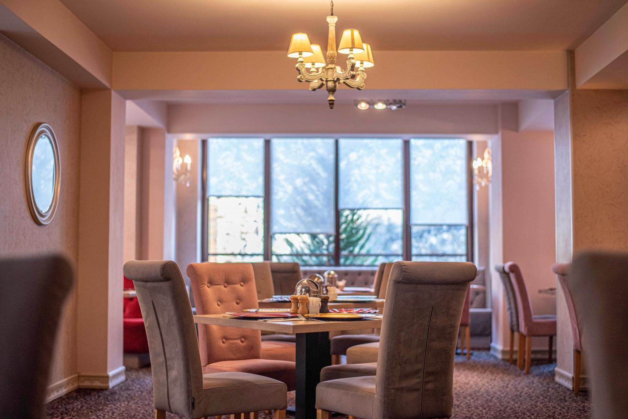 Paj Hotelul Retreat & Spa Sinaia Exterior photo